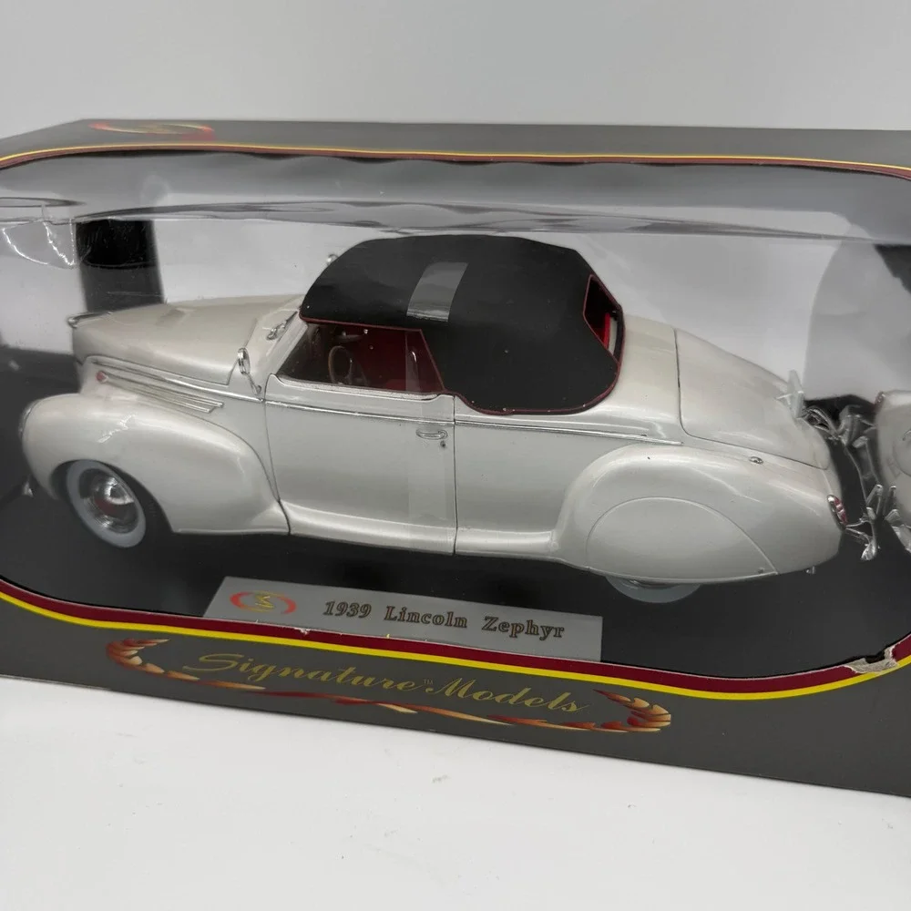 SIGNATURE MODELS 1939 Lincoln Zephyr White w/ Red Interior Diecast Car 1:18